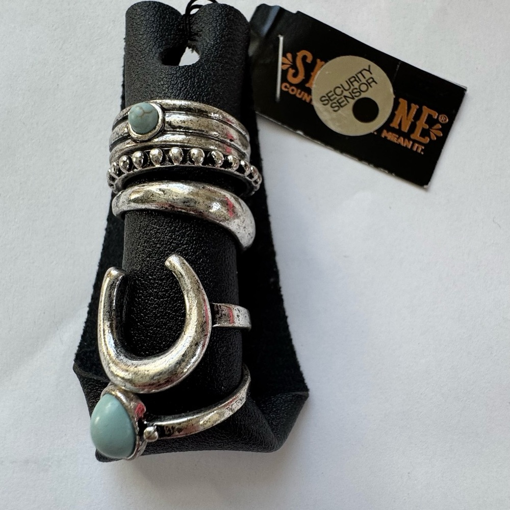 SHYANNE- Women's Silver Ring Set